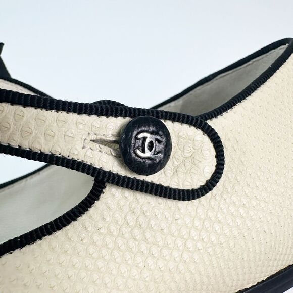CHANEL Beige Black Cap Toe Leather CC Logo Ballet Flats Size 38.5 Mary Jane Bow - Picture 13 of 16
